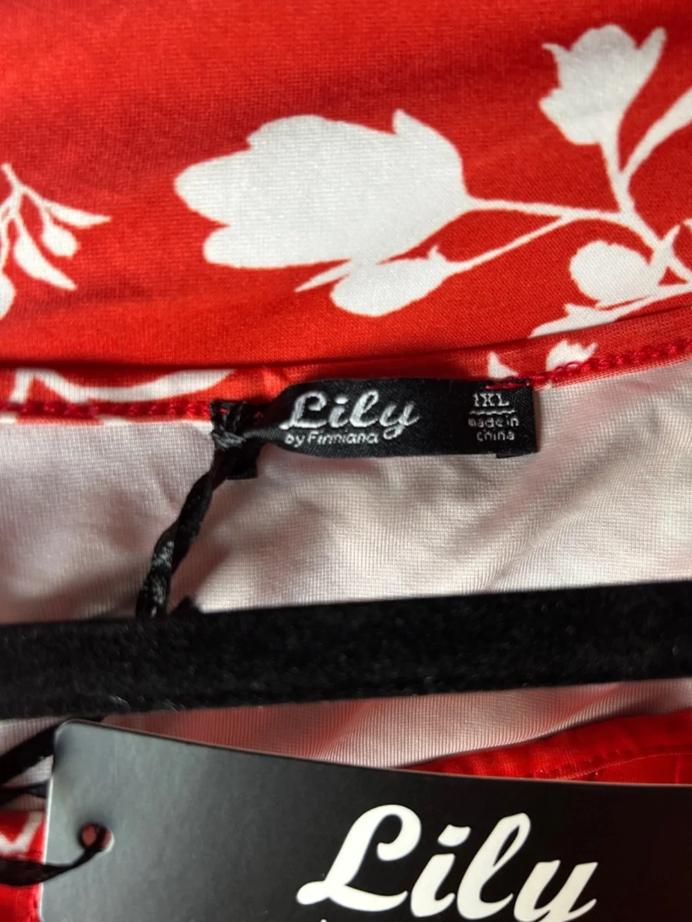 Lily Red and White Floral Sleeveless Top - Picture 2 of 5